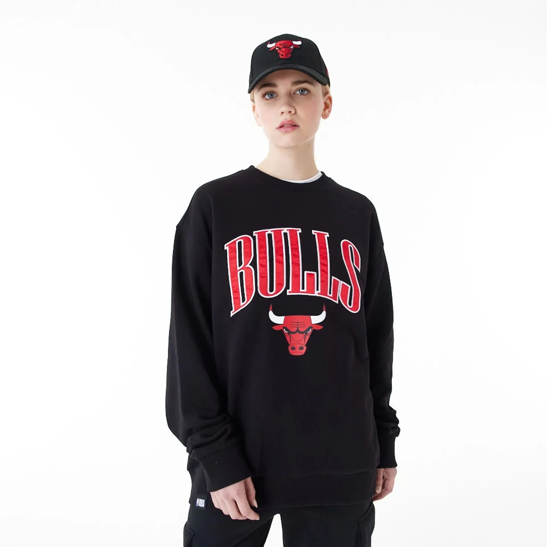 Chicago Bulls NBA Arch Graphic Black Oversized Crew Neck Sweatshirt