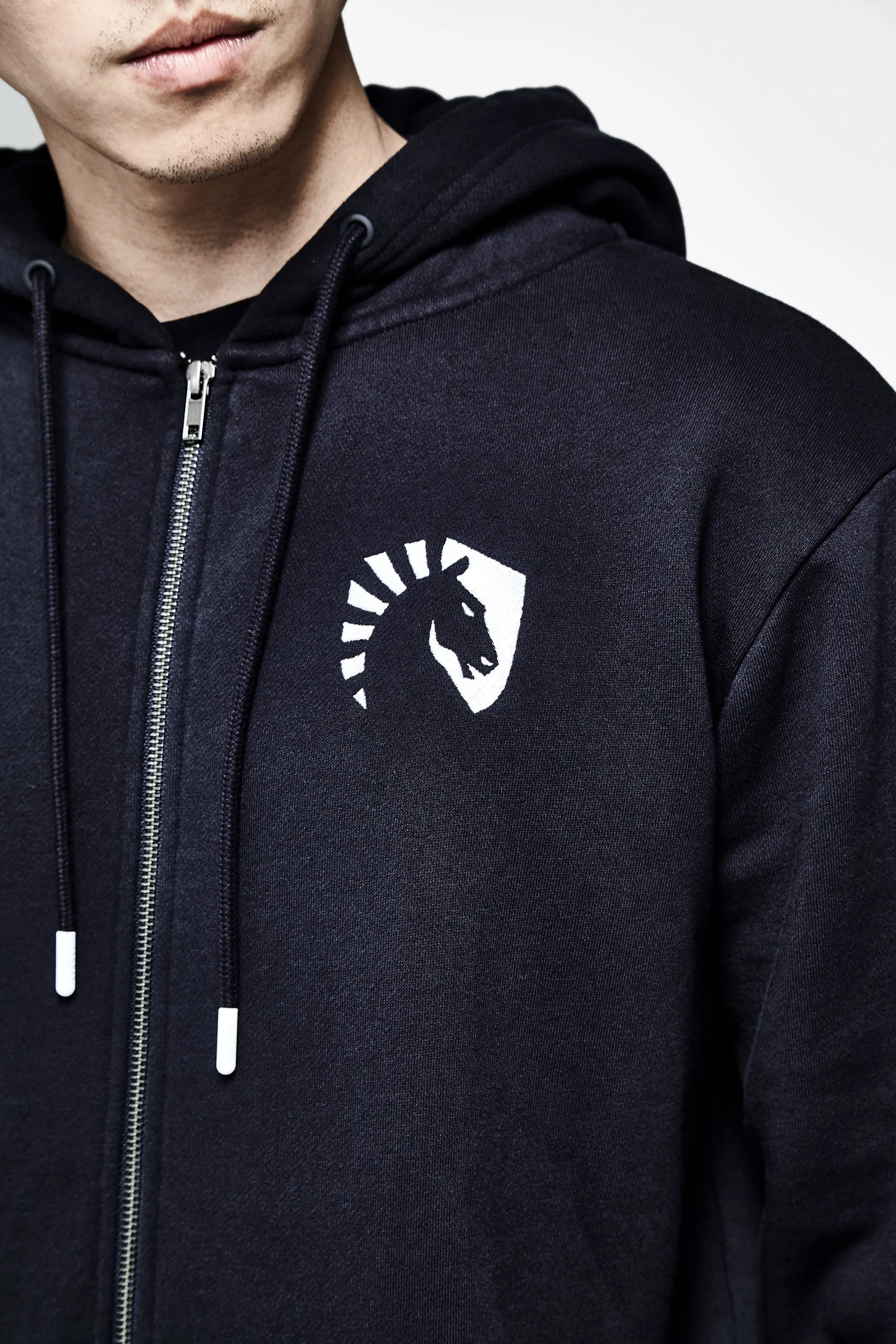 CREST ZIP UP HOODIE