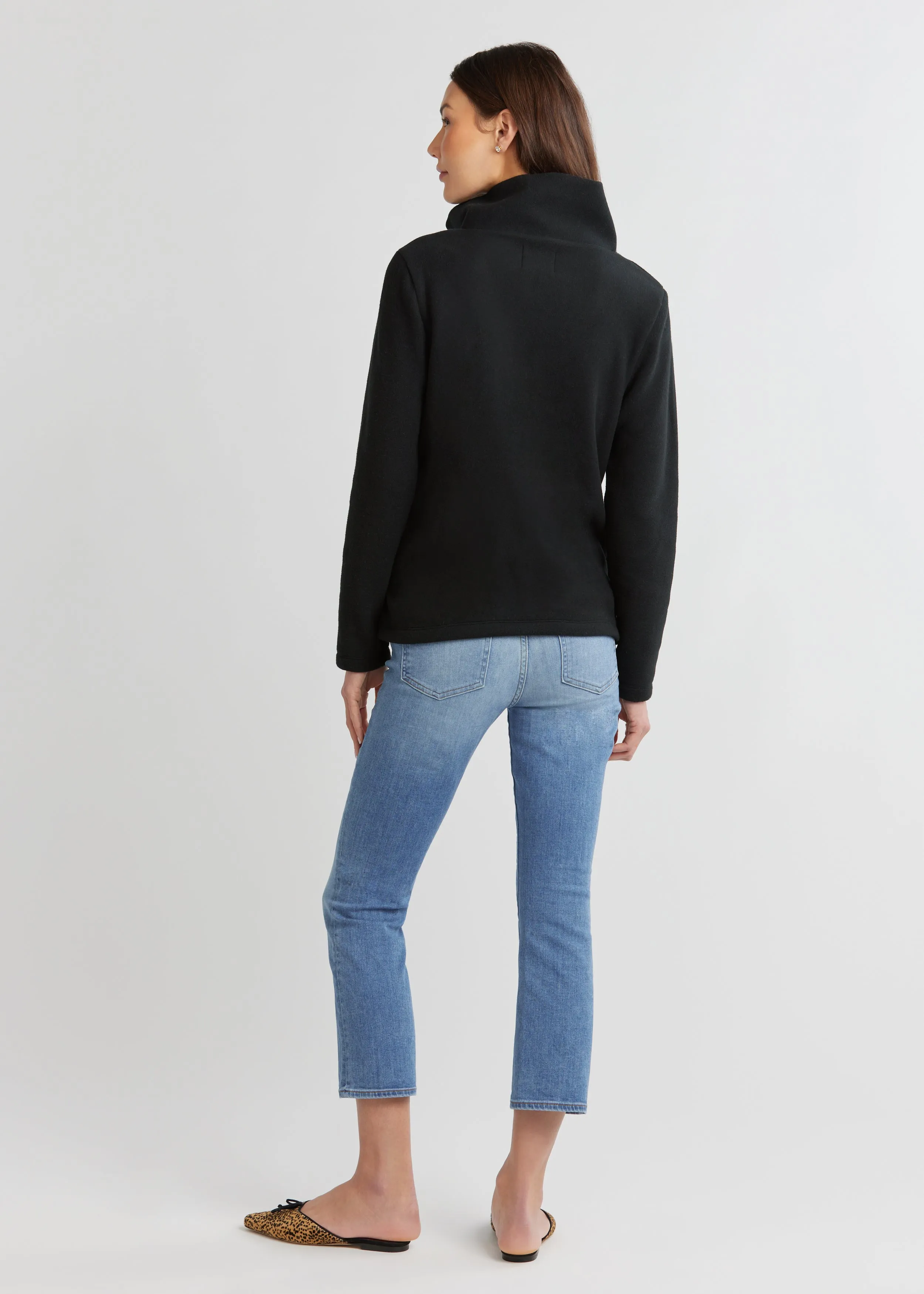 Kaki Pullover in Vello Fleece (Black)