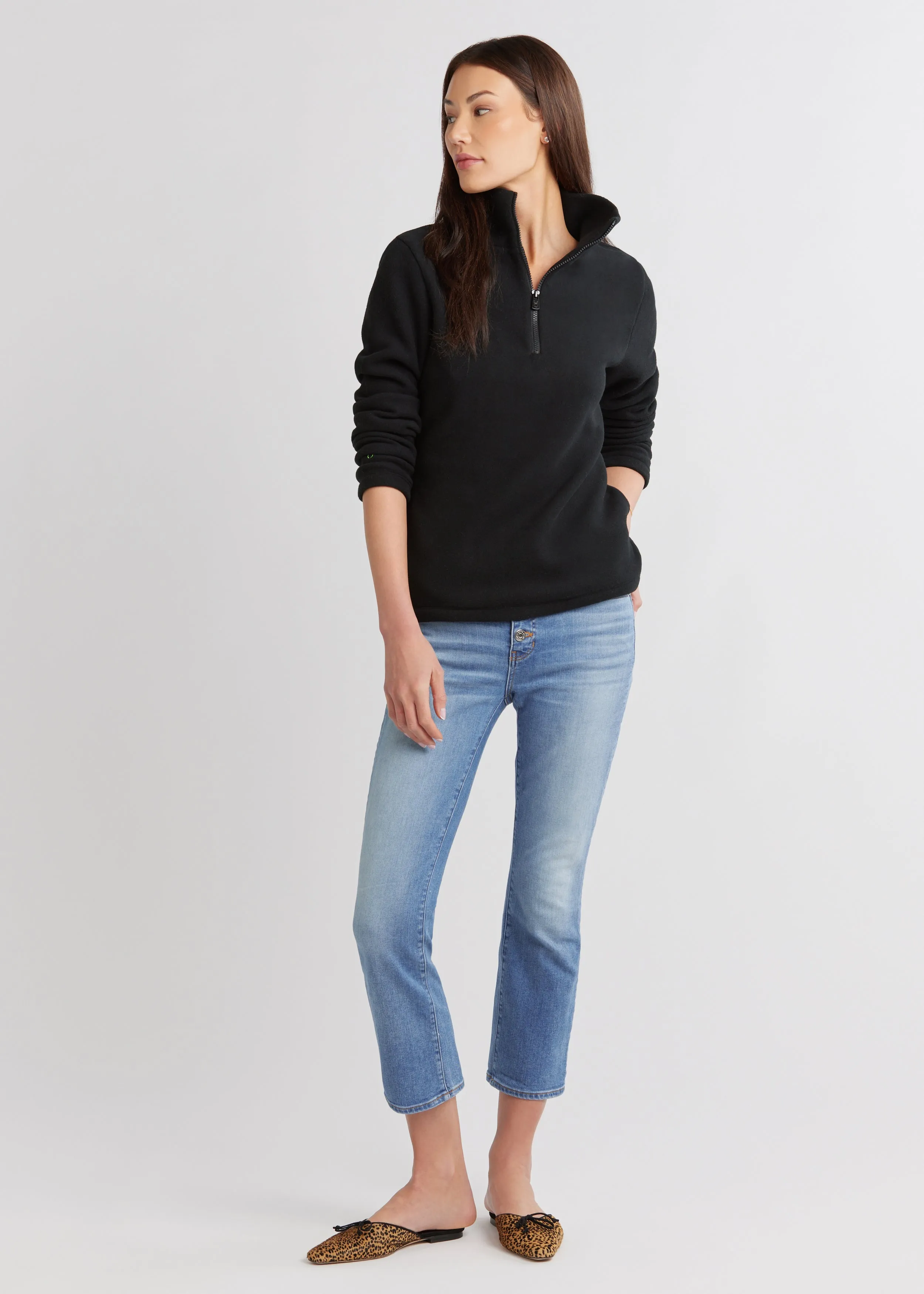 Kaki Pullover in Vello Fleece (Black)