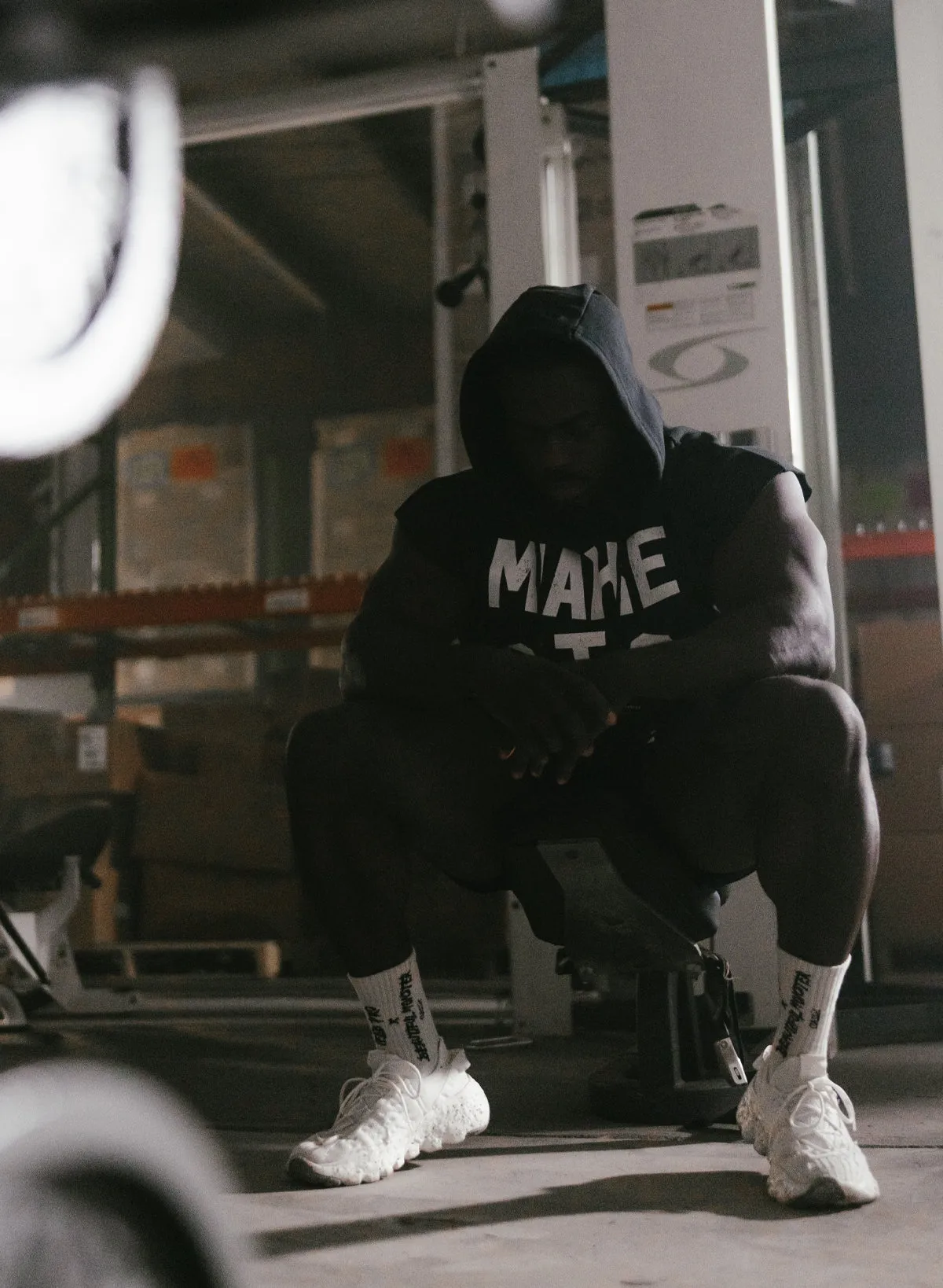 MAKE HISTORY - SLEEVELESS HOODIE - BLACK