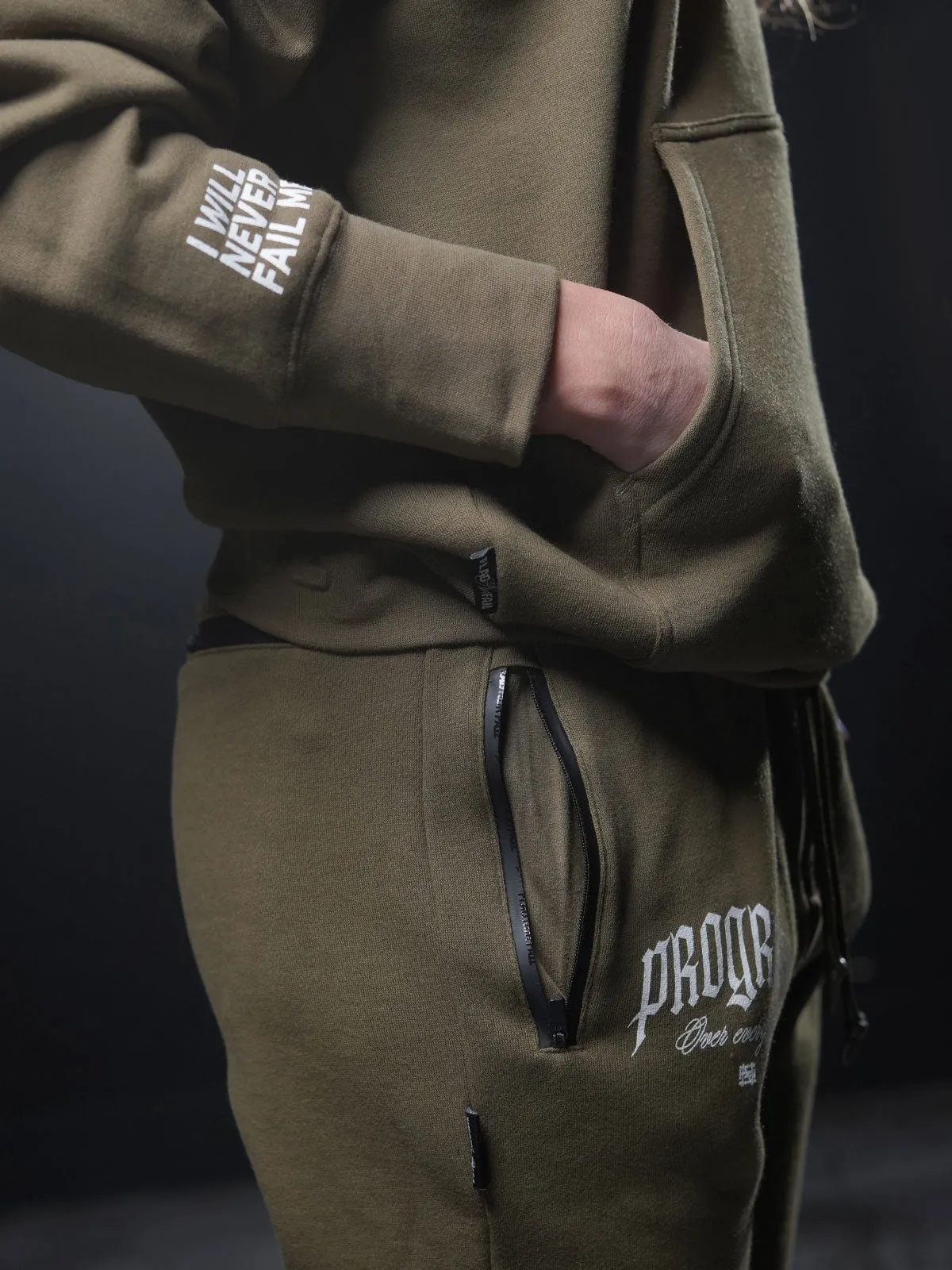 PROGRESS ZIP-UP-OLIVE